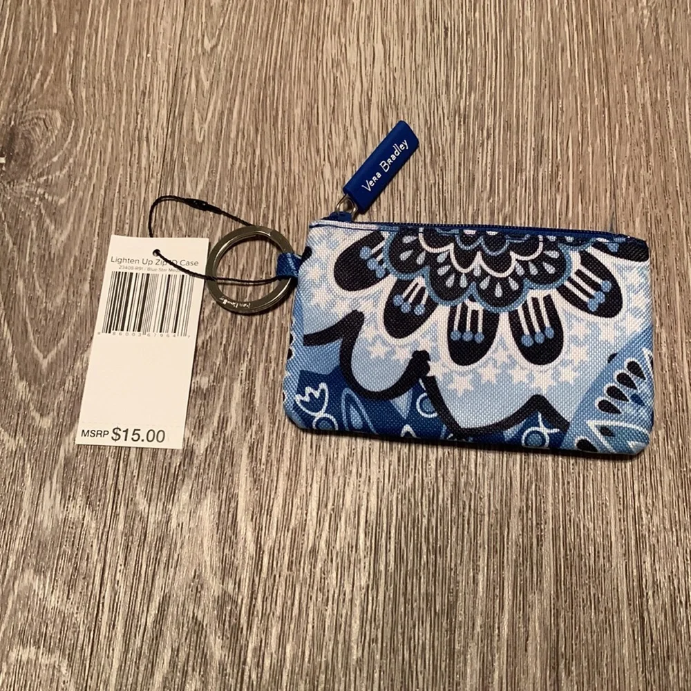 LMT: Vera Bradley Zip ID Case Blue Star Medallion